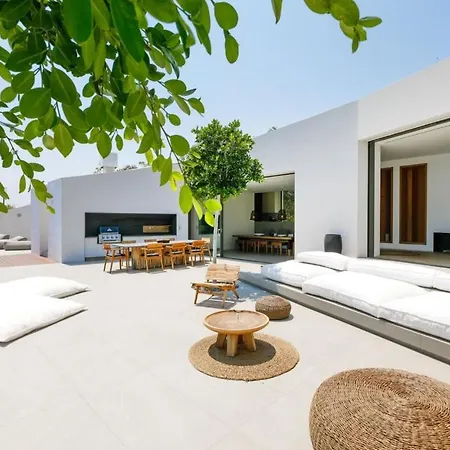Luxury In Mykonos: An Oasis Of Elegance 5 Minutes From The Town Center Ano Mera